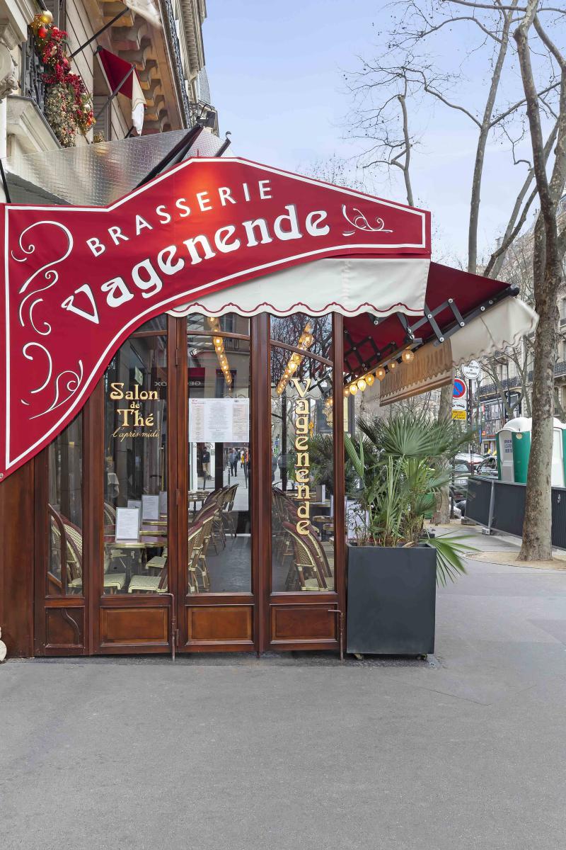 Paravents Art Nouveau pour une terrasse ouverte d'une brasserie-restaurant