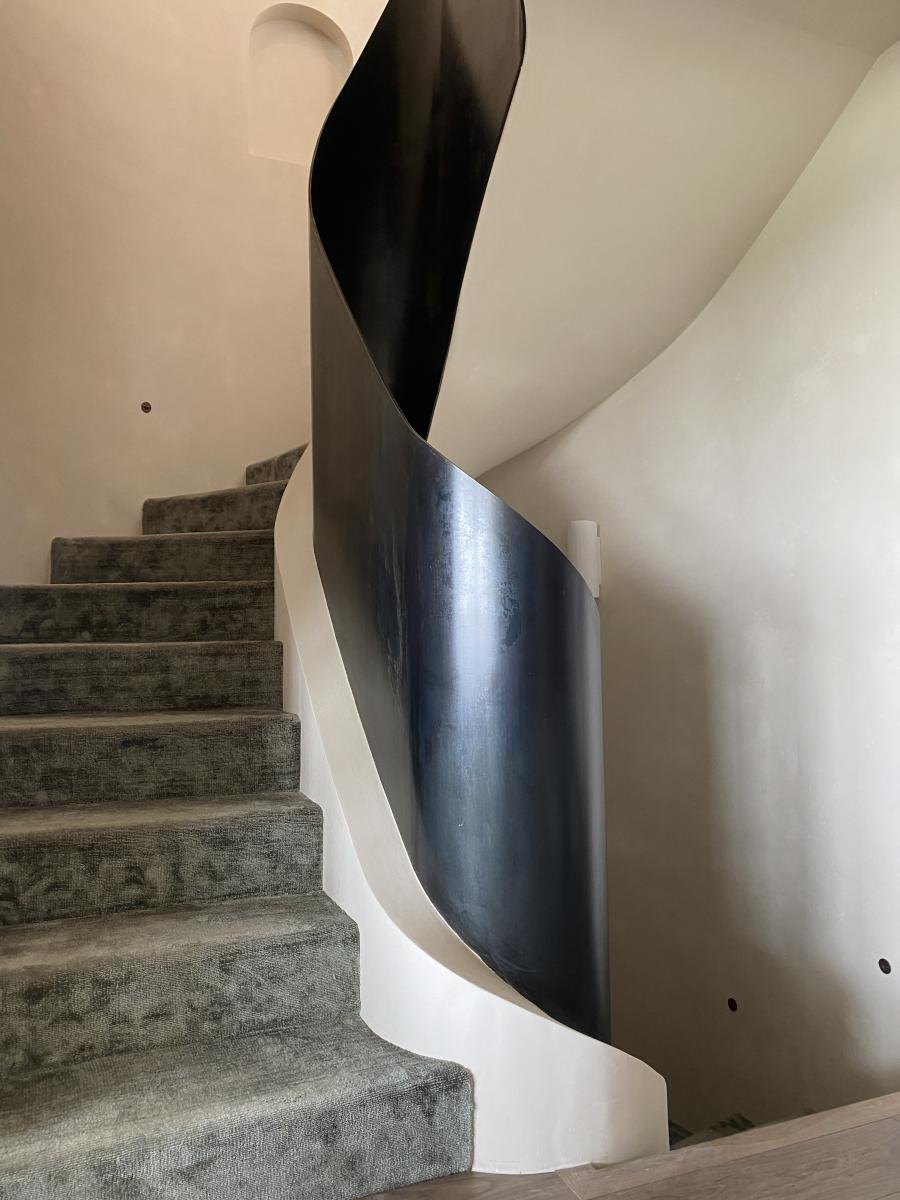 Escalier contemporain en tôle acier roulée patînée
