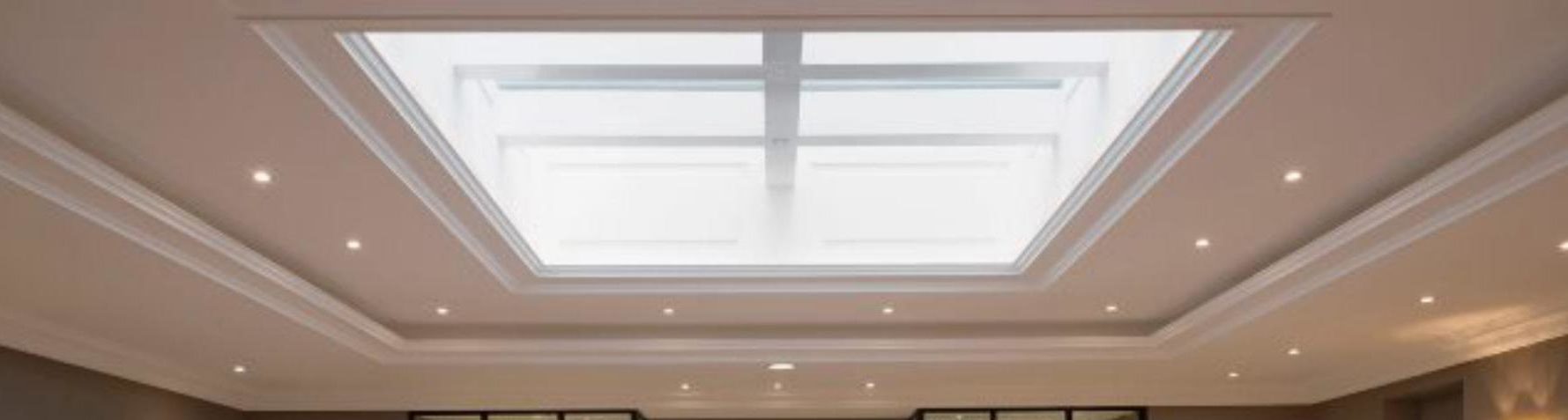 Vue intérieure d'un plancher vitré EI60 coupe-feu 1 heure dans un hôtel