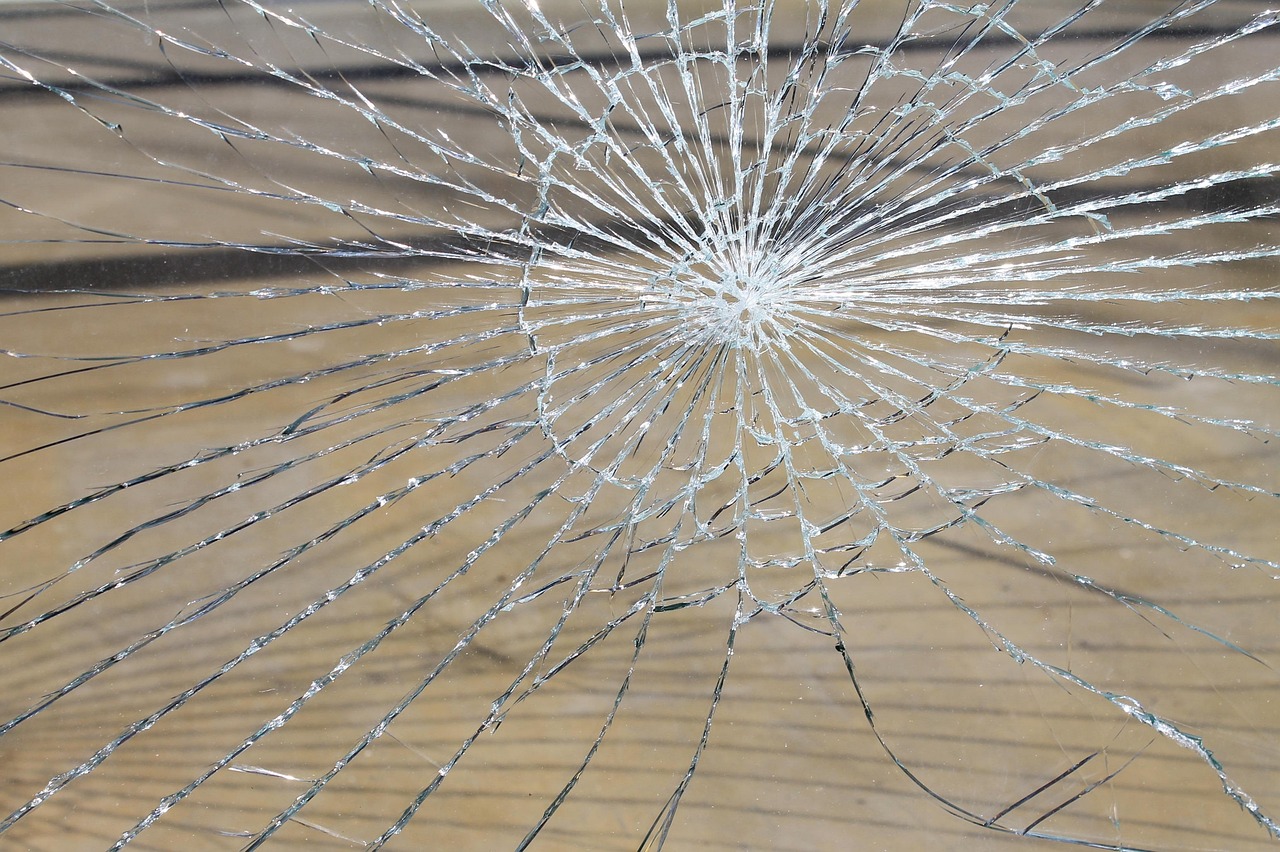 broken-glass-286096_1280 vitrine cassé